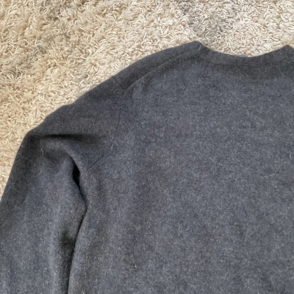 Banana Republic Cashmere Sweater Mens Medium Charcoal Grey V-Neck Long‎ Sleeve